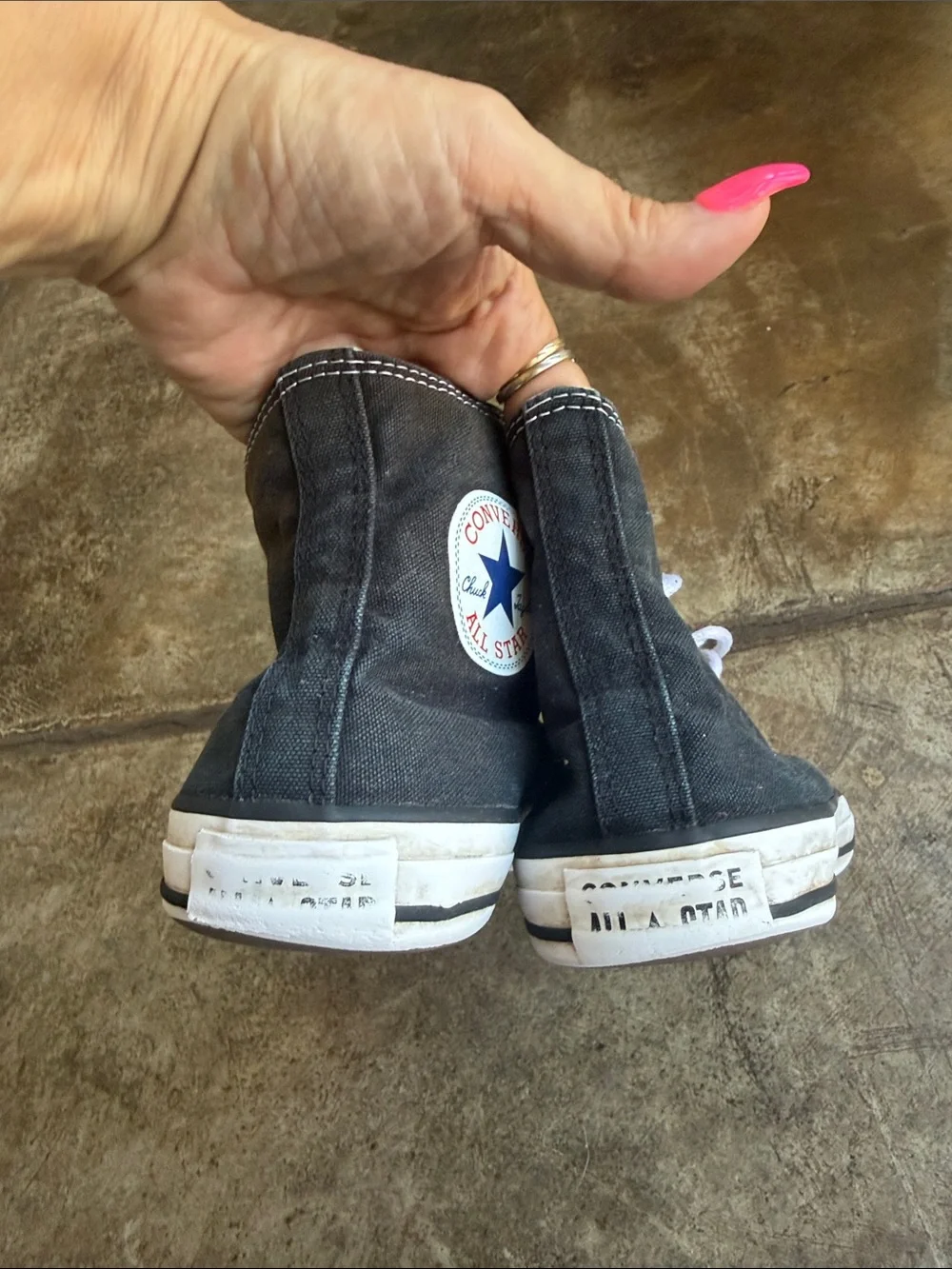 Converse women’s 9.5 Chuck Taylor Black High-Top Sneakers